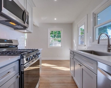 8356 Kittyhawk Avenue - Photo Thumbnail 13