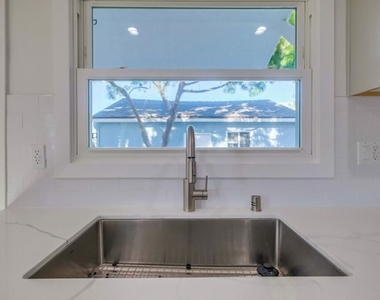 8356 Kittyhawk Avenue - Photo Thumbnail 12
