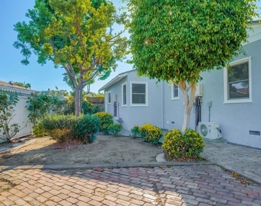 8356 Kittyhawk Avenue - Photo Thumbnail 3
