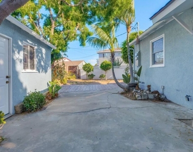 8356 Kittyhawk Avenue - Photo Thumbnail 24