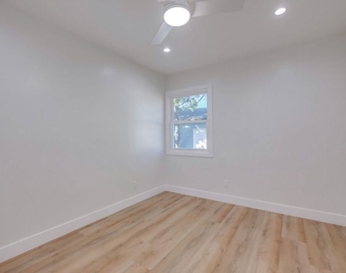 8356 Kittyhawk Avenue - Photo Thumbnail 15