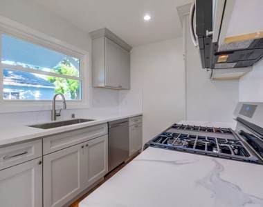 8356 Kittyhawk Avenue - Photo Thumbnail 11