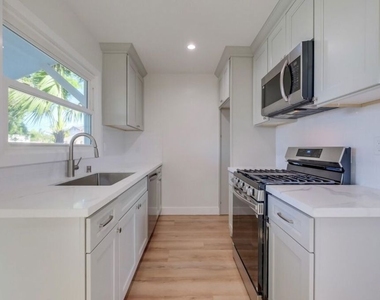 8356 Kittyhawk Avenue - Photo Thumbnail 9