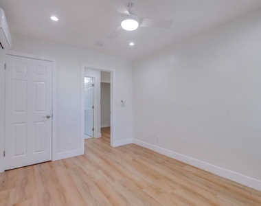 8356 Kittyhawk Avenue - Photo Thumbnail 17