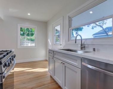 8356 Kittyhawk Avenue - Photo Thumbnail 14