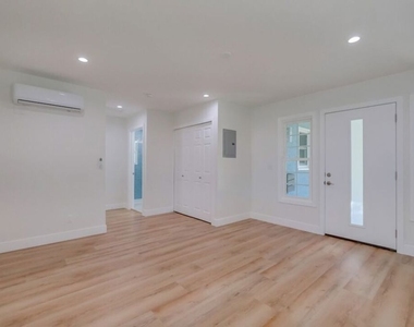 8356 Kittyhawk Avenue - Photo Thumbnail 5