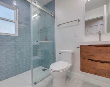 8356 Kittyhawk Avenue - Photo Thumbnail 18