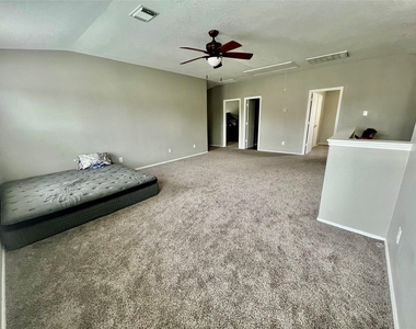 9610 Serenata Court - Photo Thumbnail 15