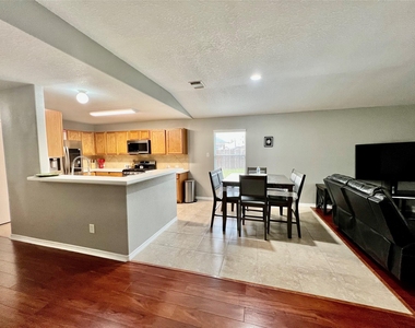 9610 Serenata Court - Photo Thumbnail 5
