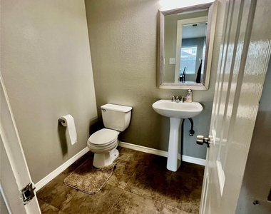 9610 Serenata Court - Photo Thumbnail 8
