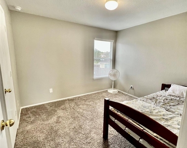 9610 Serenata Court - Photo Thumbnail 18