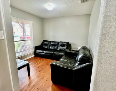 9610 Serenata Court - Photo Thumbnail 2
