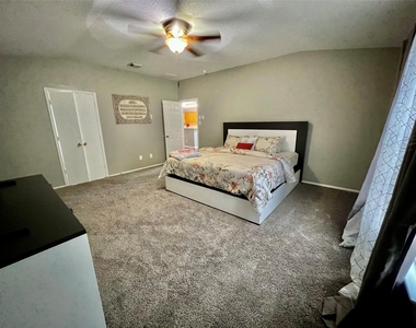 9610 Serenata Court - Photo Thumbnail 9