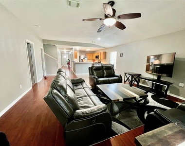 9610 Serenata Court - Photo Thumbnail 7