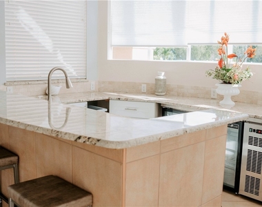 6481 Aragon Way - Photo Thumbnail 39