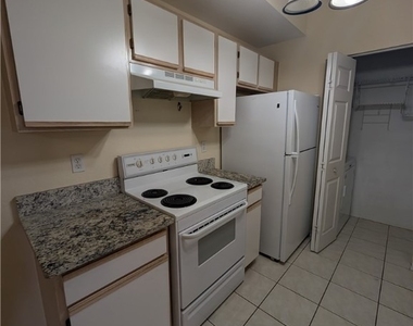 6481 Aragon Way - Photo Thumbnail 9