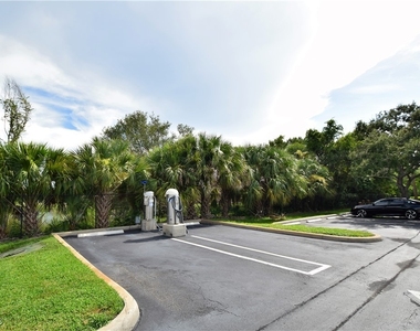 6481 Aragon Way - Photo Thumbnail 27