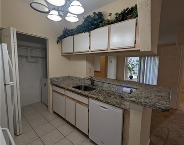 6481 Aragon Way - Photo Thumbnail 10