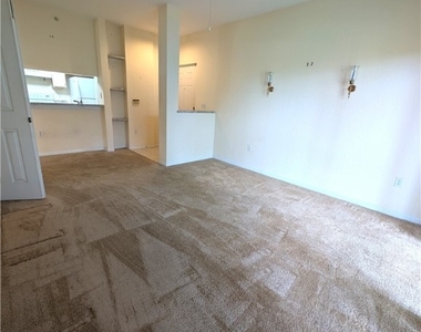 6481 Aragon Way - Photo Thumbnail 5