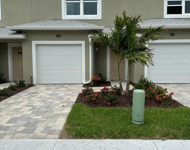 833 Paddleboard Court - Photo Thumbnail 1