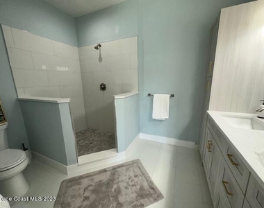 833 Paddleboard Court - Photo Thumbnail 16