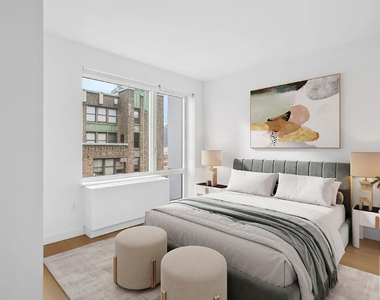 West 45 Street - Photo Thumbnail 3