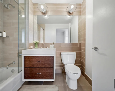 West 45 Street - Photo Thumbnail 2