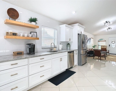 2907 W Arch Street - Photo Thumbnail 9