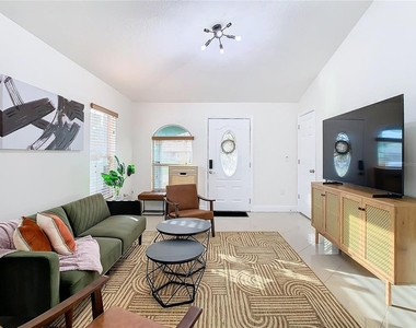 2907 W Arch Street - Photo Thumbnail 5