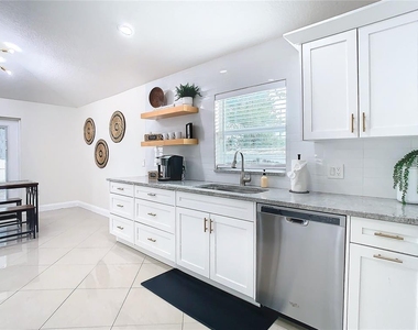 2907 W Arch Street - Photo Thumbnail 8