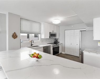 97 Sunset Drive - Photo Thumbnail 4