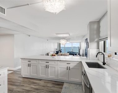 97 Sunset Drive - Photo Thumbnail 6