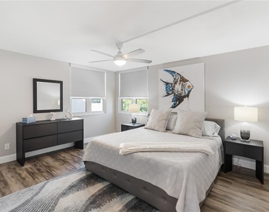 97 Sunset Drive - Photo Thumbnail 17