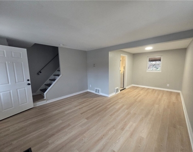 50 Wenzell Pl - Photo Thumbnail 4