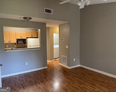 211 North Avenue - Photo Thumbnail 2