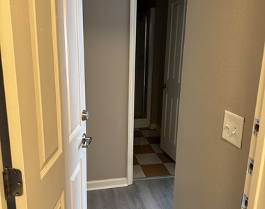 211 North Avenue - Photo Thumbnail 10