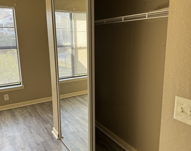 211 North Avenue - Photo Thumbnail 7