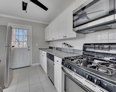 1040 Herndon Street Nw - Photo Thumbnail 7