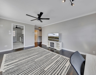 1040 Herndon Street Nw - Photo Thumbnail 5