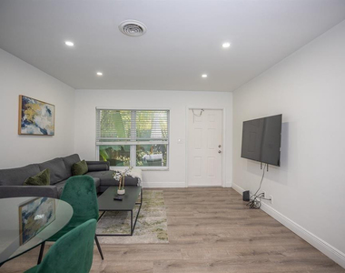 19 Ne 16th Street - Photo Thumbnail 1