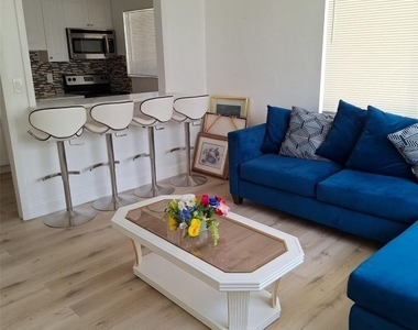 684 Ne 37th Street - Photo Thumbnail 2