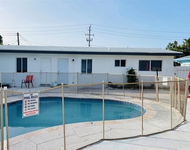 684 Ne 37th Street - Photo Thumbnail 8