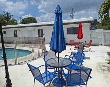 684 Ne 37th Street - Photo Thumbnail 9