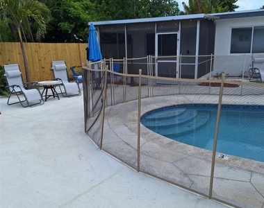 684 Ne 37th Street - Photo Thumbnail 10