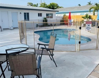 684 Ne 37th Street - Photo Thumbnail 6