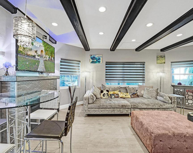 2000 Jackson Street - Photo Thumbnail 15