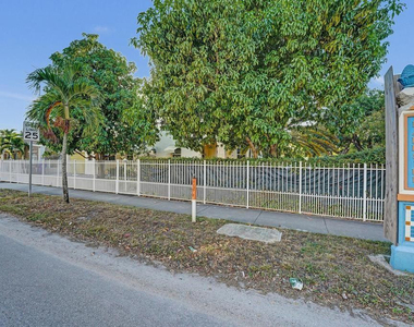 2000 Jackson Street - Photo Thumbnail 1
