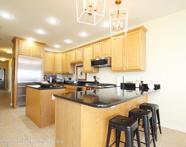 221 Beachfront - Photo Thumbnail 3