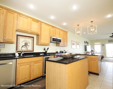 221 Beachfront - Photo Thumbnail 4