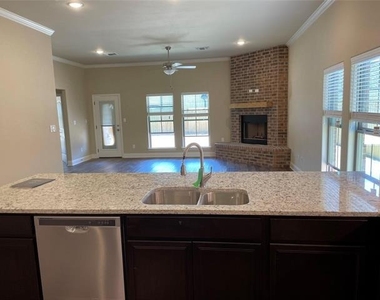 634 Nolan Drive - Photo Thumbnail 6